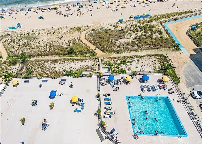 Oceanfront With Panoramic Views Of The Ocean And Bay!